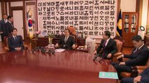 [현장영상] 여야 3당 원내대표 회동...임시국회 의사일정 논의  / YTN