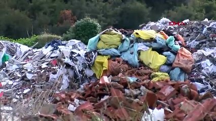 Kaçak moloz dökülen alanda asbeste rastlandı