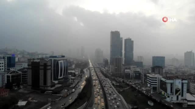 İstanbul güne sisle uyandı