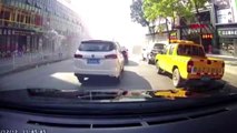 Çin'de mağazada patlama anı araç kamerasında
