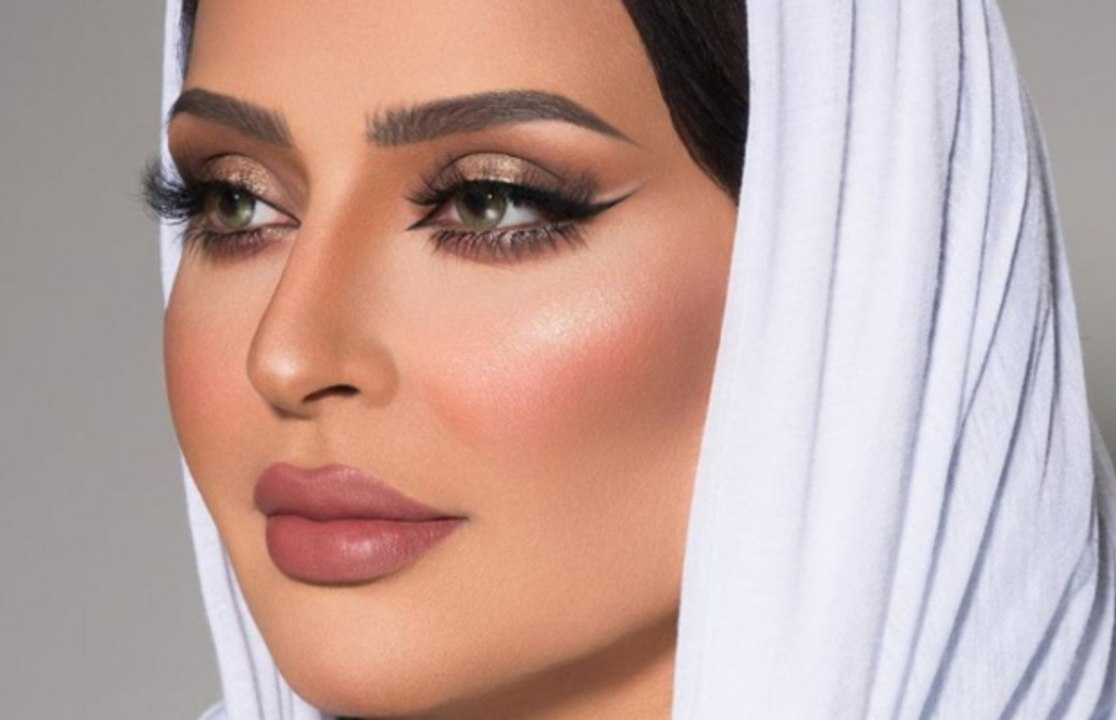 بدور البراهيم تطل بدون حجاب وتثير ضجة بتصنعها "للدلع" أثناء الكلام