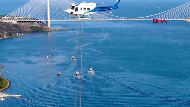 İstanbul boğazı'nın üstünde kesintisiz elektrik için ölüme meydan okuyorlar