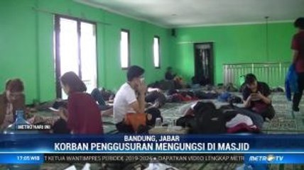 Warga Korban Penggusuran Tamansari Mengungsi di Masjid