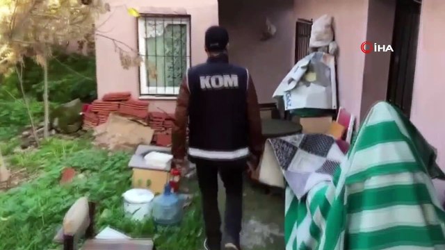 İzmir'de yılbaşı öncesi sahte içki operasyonu: 90 litre sahte içki ele geçirildi