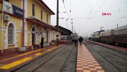 Adıyaman'da lokomotifin çarptığı anne ile kızı yaralandı