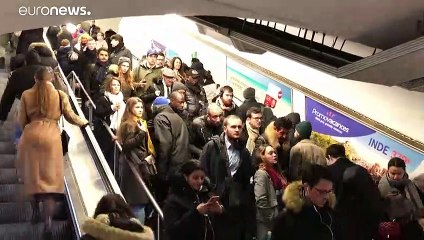 L'impatience monte au 9e jour de grève dans les transports parisiens
