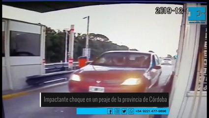 Impactante choque en un peaje de Córdoba