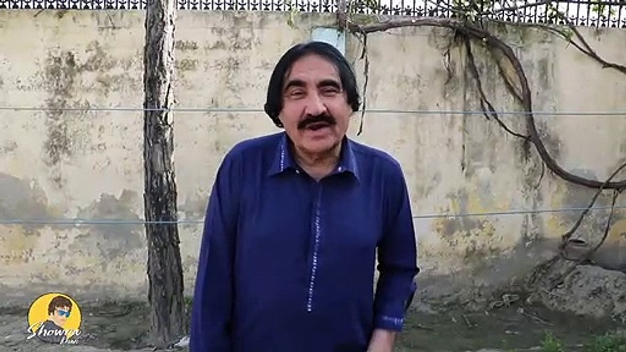 Ismail Shahid Comments For Showna Khan - Pashto Funny Video - Ismail Shahid In Formuli