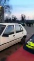 Des Gendarmes fracassent la vitre de la voiture de manifestants pour les arrêter au Le Havre