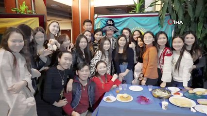 PAÜ’de yabancı uyruklu öğrenciler yemeklerini tanıtıp ‘zeybek’ oynadı