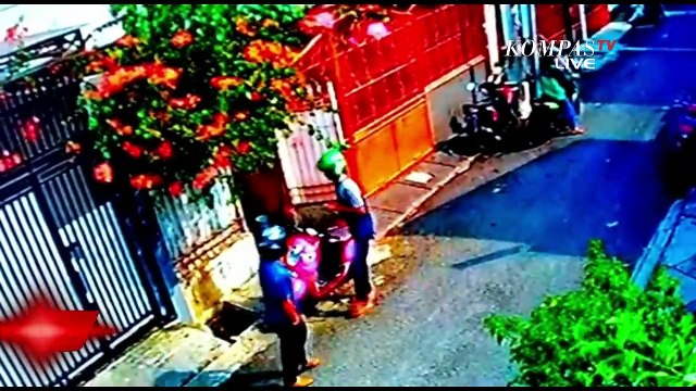 Komplotan Pencuri Motor Bertaribut Ojek Online Terekam CCTV