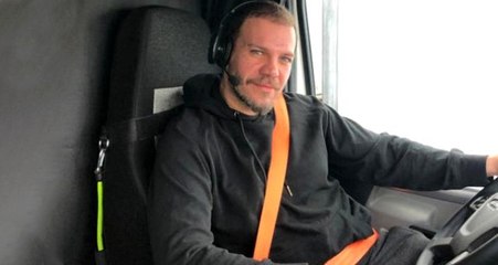 Tolga Karel'den "Neden yabancı ülkeye gittin" diyen kadın takipçisine cevap: Senin gibi sığır düşüncelilerden uzaklaşmak için