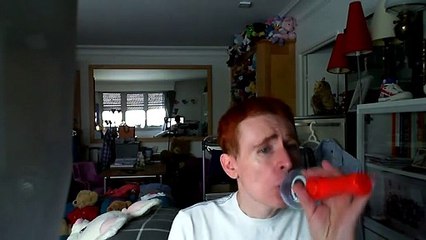 Wiwi égratigne "white robe" de T.A.T.U