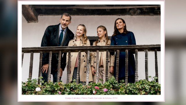 Los Reyes Felipe y Letizia felicitan las navidades junto a sus hijas
