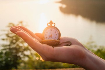 Pourquoi le temps semble passer plus vite avec l'âge ?
