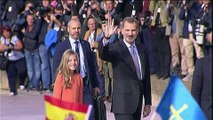 Los Reyes Felipe y Letizia felicitan las navidades junto a sus hijas