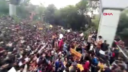 Hindistan'da Din Ayrımcılığı Protestolarında 5 Kişi Hayatını Kaybetti 🕊️