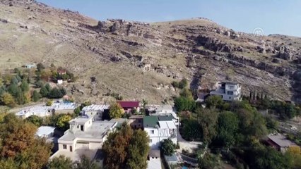 Kaya mezarında Süryanice kitabe bulundu - DİYARBAKIR