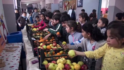 Şanlıurfalı öğrenciler okulda kasiyersiz manavdan alışveriş yapıyor - ŞANLIURFA