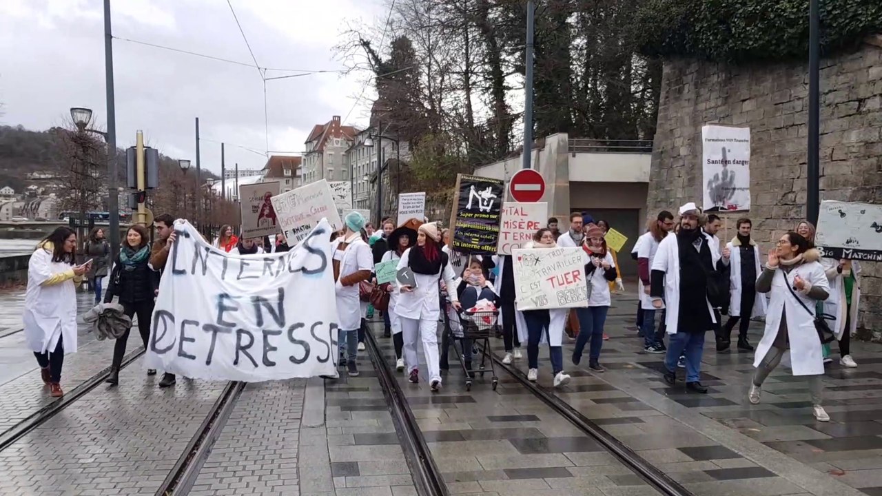 Besançon : une bonne centaine d'internes en grève contre la casse de l'hôpital