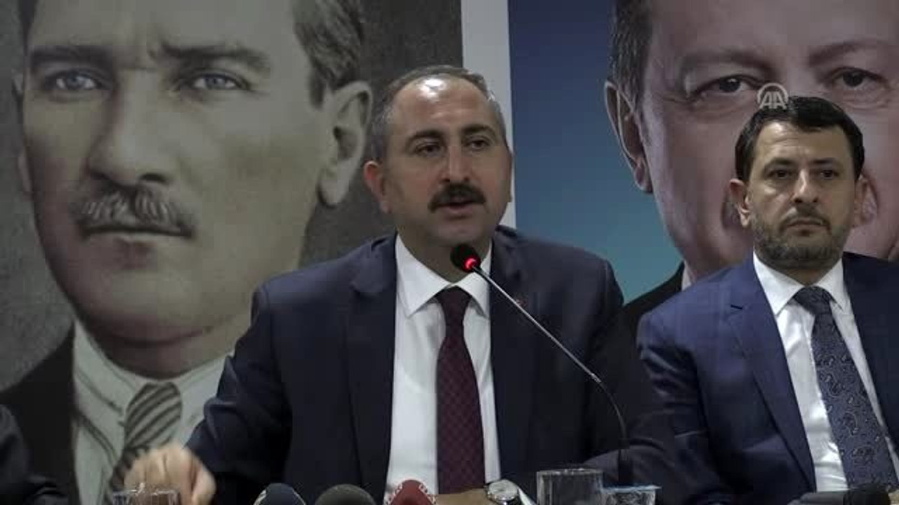 Adalet Bakanı Gül: "AK Parti, Türkiye'de halının altına süpürülen tüm meseleleri çöze çöze yoluna...