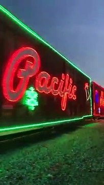 Noel : regardez les décorations de ce train !