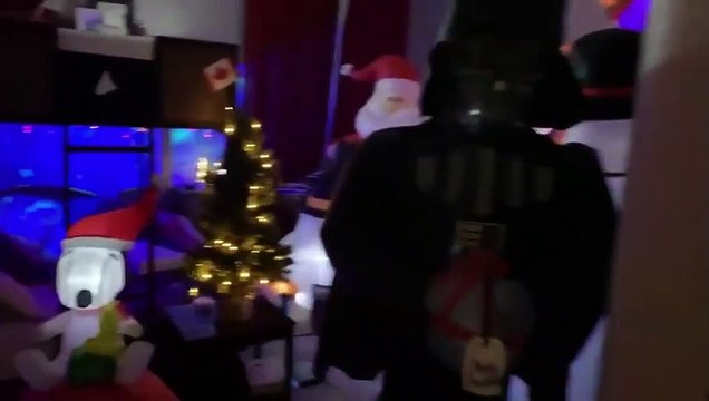 La déco de noel de cette maison fait flipper !