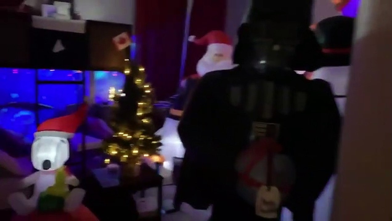 La déco de noel de cette maison fait flipper !