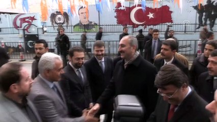 Adalet Bakanı Gül: '20 sene önce kendi dilinizde bir şarkı dinleyemezdiniz' - VAN