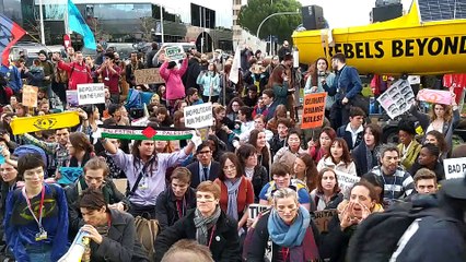 Protestas en la COP: "El pueblo unido jamás será vencido"