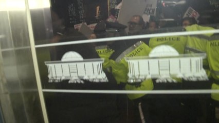 우리공화당, 국회 기습 진입 시도하며 소동 / YTN