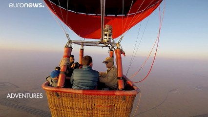 Με έναν πετρίτη σε αεροστάτο πάνω από την έρημο του Ντουμπάι