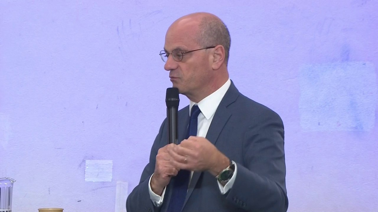 Retraites des enseignants: selon Jean-Michel Blanquer, "les pensions ne baisseront pas"