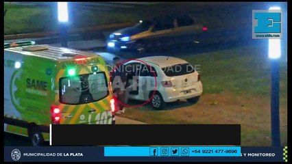 Tremendo choque de una moto que cruzó en rojo en la 131