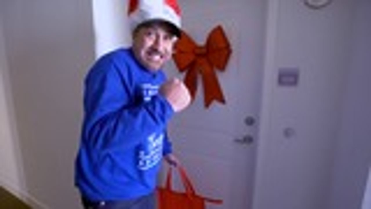 Joey Fatone Plays Santa Claus, Delivering Ice Cream to Unsuspecting Fans