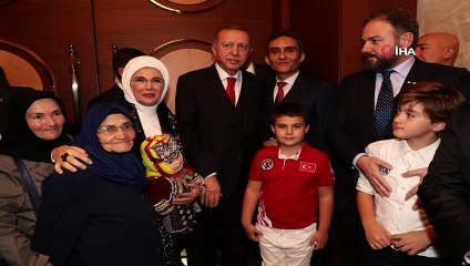 85 yaşında okuma-yazma öğrenen Şahizar Teyze’yi Cumhurbaşkanı misafir etti