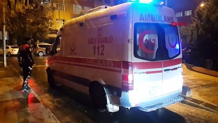 Motosikletli saldırganlar parkta oturan gençlere kurşun yağdırdı: 2 yaralı