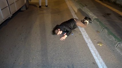 Genç kız, tartıştığı sürücü tarafından dövülüp otomobilden atıldı