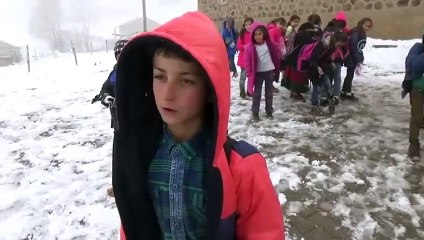 Kar yağışı çocukları sevindirdi - MUŞ