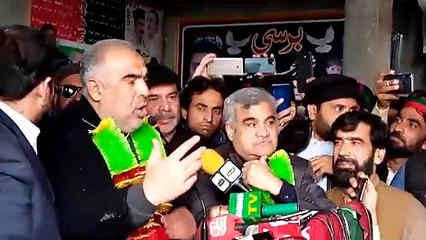 Charsadda: Speaker Asad Qaiser Umerzai ma Shamoliyati Ejtema se Khetab kar Rahe Hain.