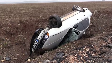 Diyarbakır'da otomobil devrildi: 8 yaralı