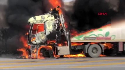 Konya aksara yolunda tır alev alev yandı