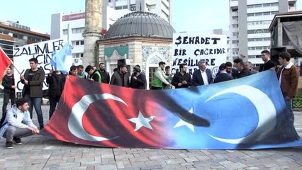 Çin'in Doğu Türkistan'daki hak ihlalleri İzmir'de protesto edildi
