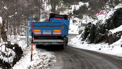 Ordu'da araçlar, buz tutan yolda kaldı, gölet dondu