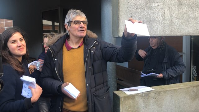 20 ans après ils vont déterrer leurs écrits d’enfants.