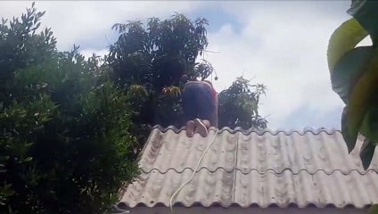 Moradores agem rápido e impedem que residência fosse consumida por incêndio