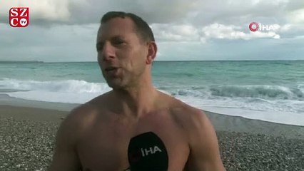 İngiliz baba oğlun dev dalgalarda tehlikeli oyunu