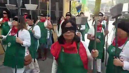 Download Video: Los Angeles'ta temizlik işçileri tacizleri 'Las Tesis' dansıyla protesto etti