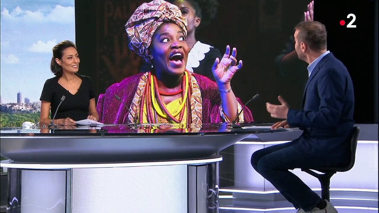 Dans la comédie musicale "Ghost", reprise du film culte de 1990, Claudia Tagbo se glisse dans la peau d'une voyante