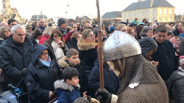 Grande parade médiévale dans les rues de Caen